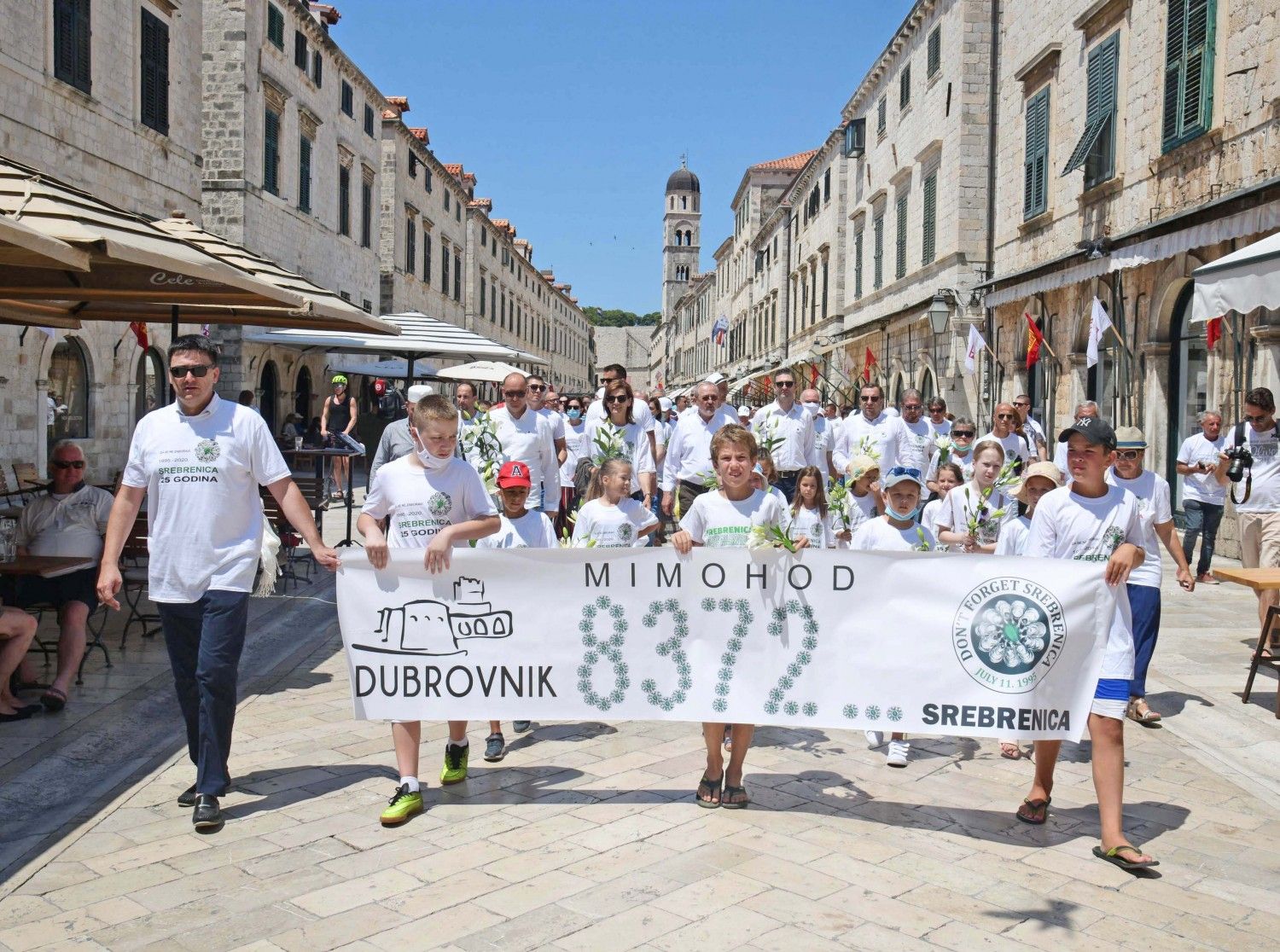 Mimohod sjećanja na Stradunu: Dubrovnik za žrtve Srebrenice (FOTO)